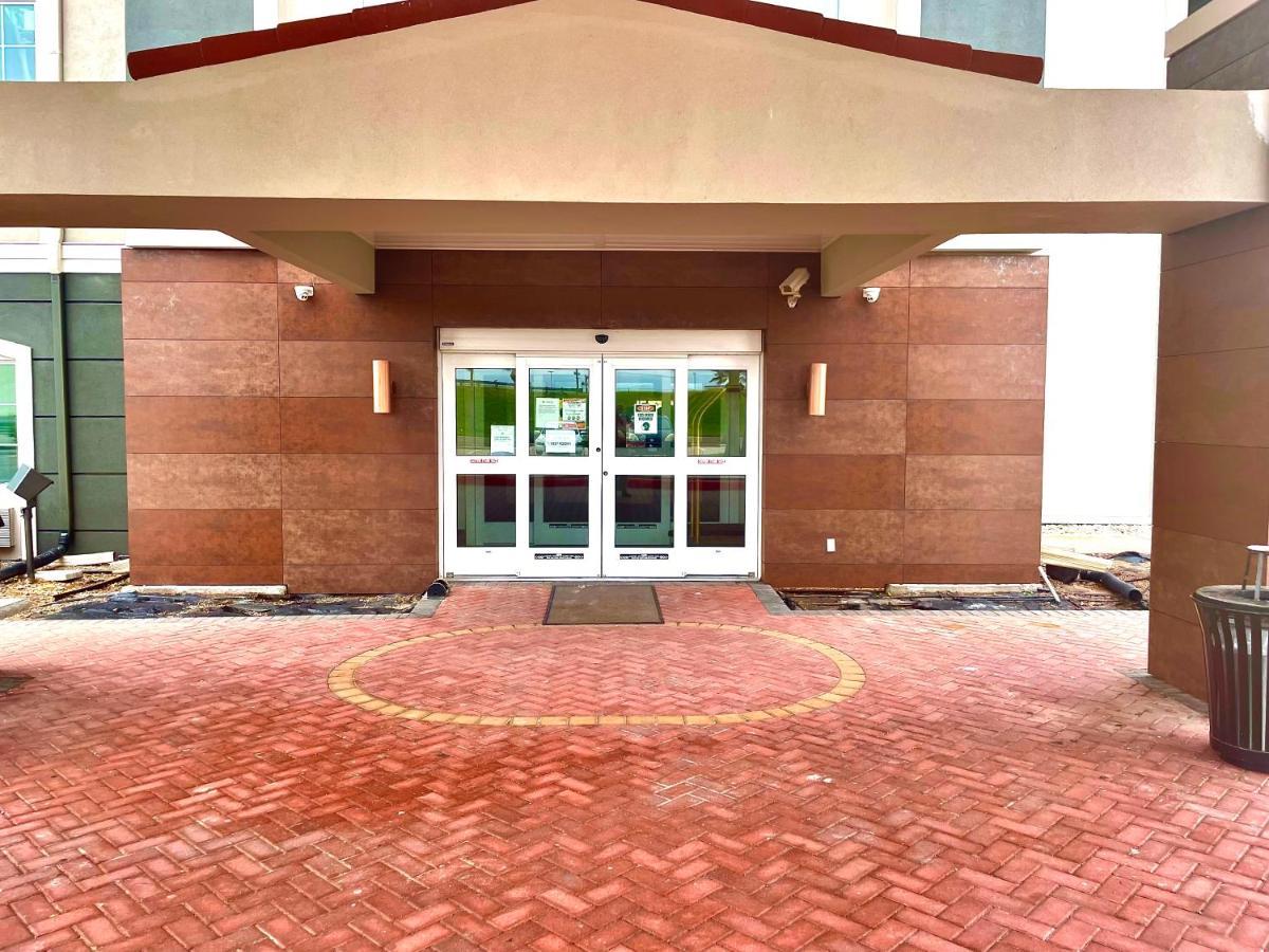 La Quinta Inn Suites By Wyndham Raymondville Harlingen Exterior photo