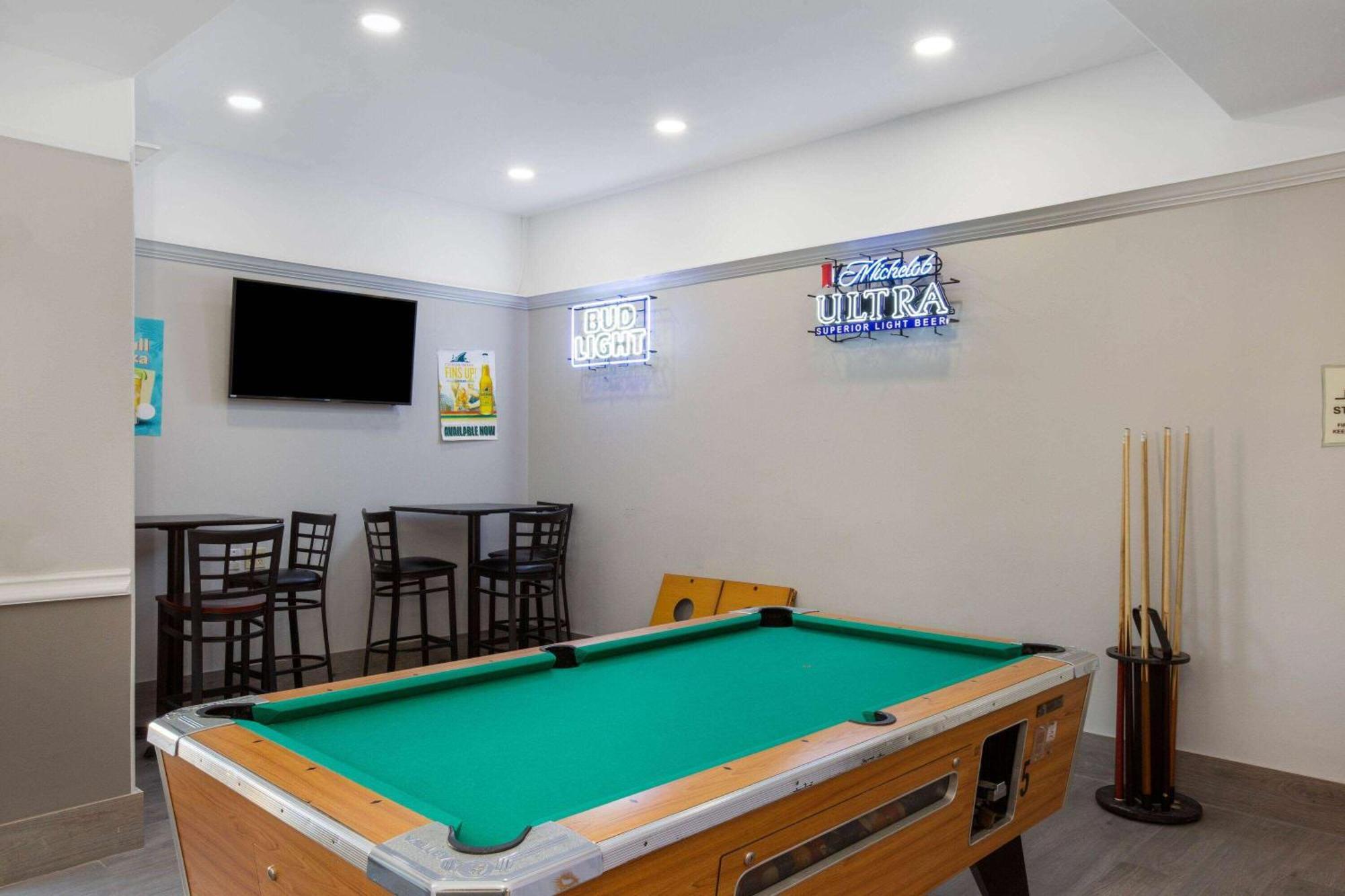 La Quinta Inn Suites By Wyndham Raymondville Harlingen Exterior photo