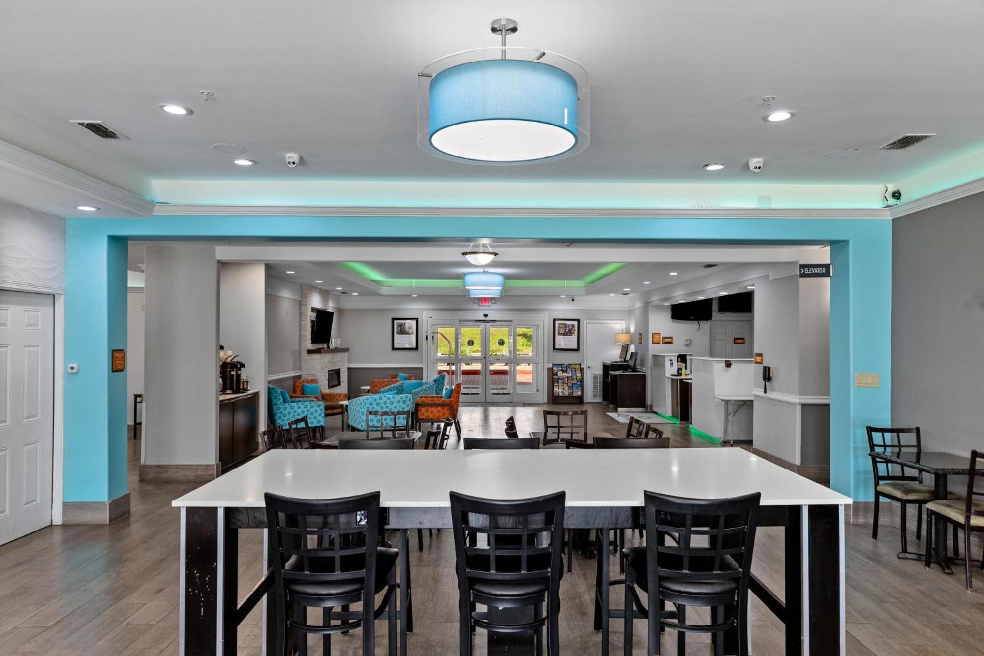 La Quinta Inn Suites By Wyndham Raymondville Harlingen Exterior photo