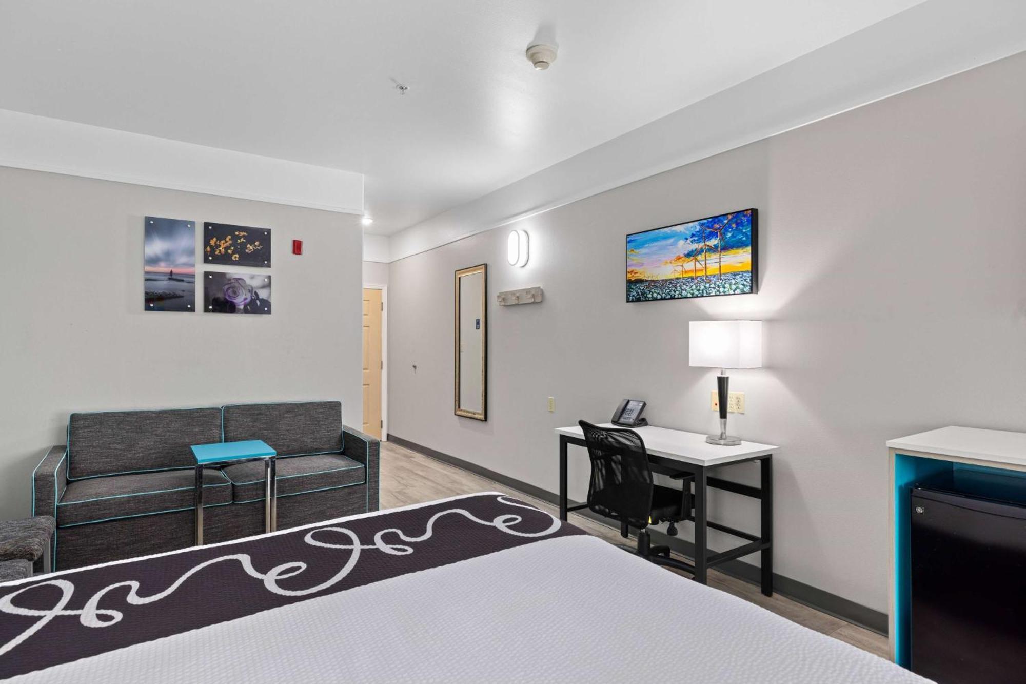 La Quinta Inn Suites By Wyndham Raymondville Harlingen Exterior photo