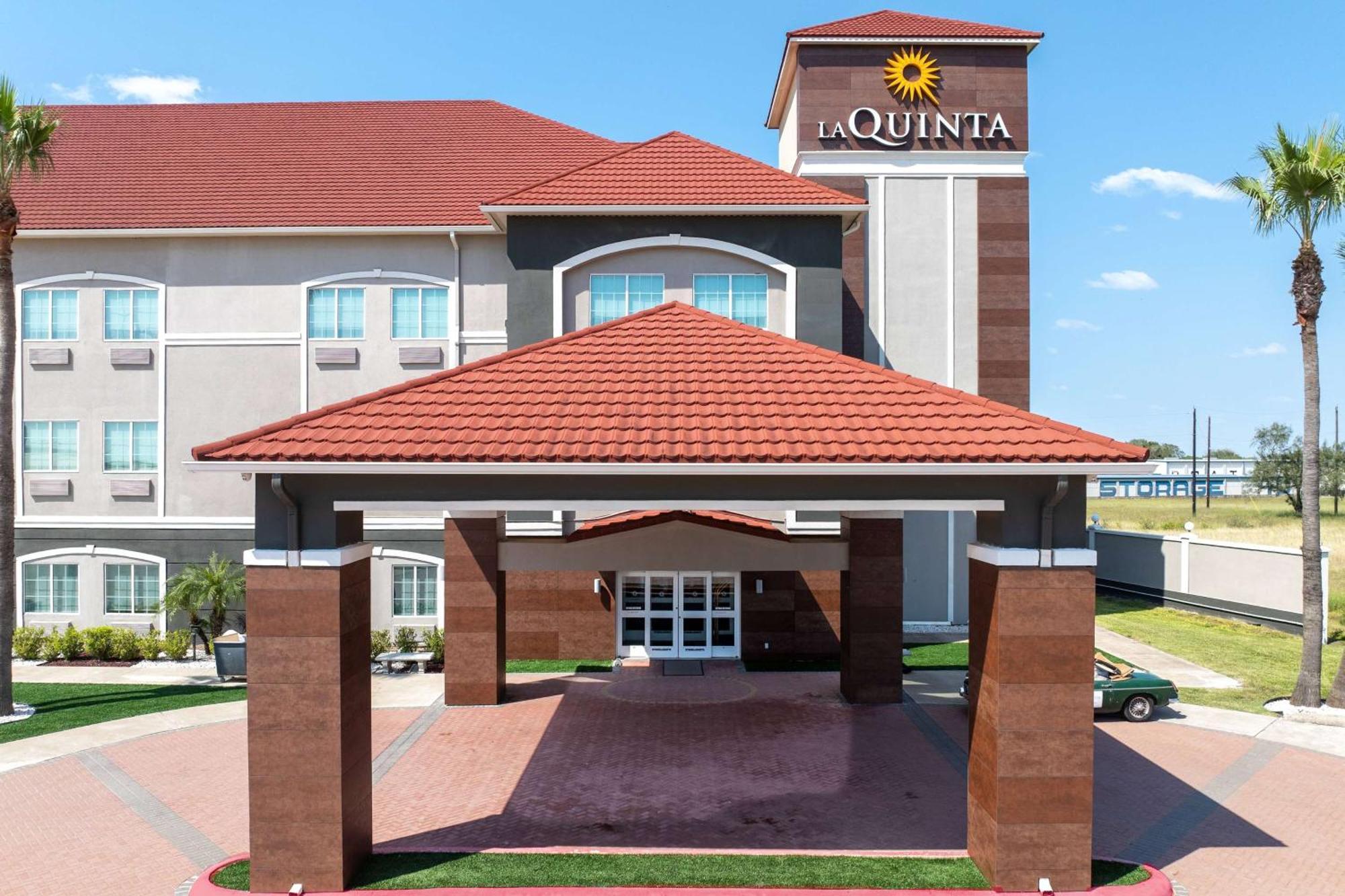 La Quinta Inn Suites By Wyndham Raymondville Harlingen Exterior photo